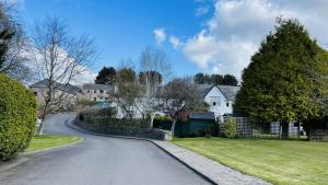 Gallery image of Damson Cottage - Peaceful location, charming communal orchard & private patio garden in Dittisham