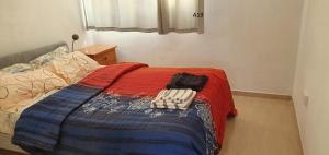 Giường trong phòng chung tại Evros Peyia & Coral Bay Seaview Apartment +54 ảnh