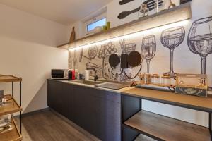 A kitchen or kitchenette at Villa Paier Relais & Pool