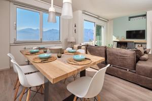 A television and/or entertainment centre at Villa Paier Relais & Pool