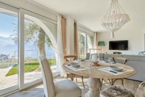 A television and/or entertainment centre at Villa Paier Relais & Pool