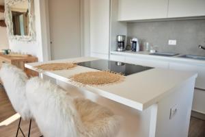 A kitchen or kitchenette at Villa Paier Relais & Pool