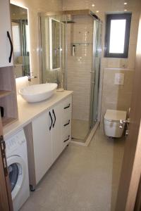 A bathroom at Apartments Vulovic