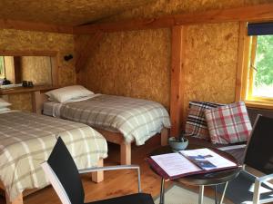 En eller flere senge i et værelse på Caledonian Glamping