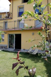 A garden outside Hotel Corte Santa Libera