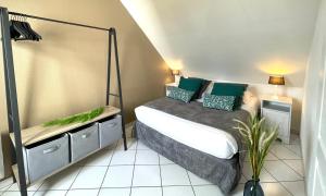 Кровать или кровати в номере La Maison Blanche