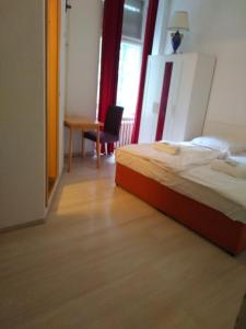 Ein Bett oder Betten in einem Zimmer der Unterkunft Märkischer Hof Hotel