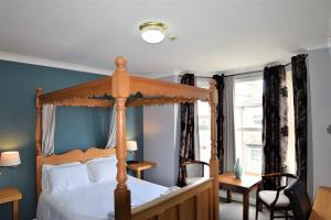 A bed or beds in a room at Dovedale Hotel and Restaurant