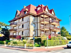 a large house with a roof on a street at ECHAPPEE CHIC - Balcon - 150 m Casino Deauville & Plage in Deauville