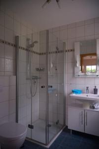 Ένα μπάνιο στο Ferienwohnung Moseltor