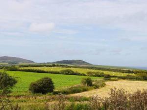 Gallery image of Ty Rhos, Farm Stay, sleeps 4, Rhoshirwaun 2 miles from Aberdaron in Aberdaron +8 photos