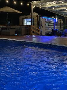Bazén v ubytování Paseo Isamar Campers nebo v jeho okolí