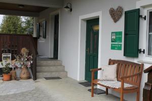 Balkón nebo terasa v ubytování Landhaus Bender Ferienwohnung mit Terrasse und Garten
