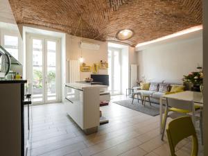 a living room with a couch and a table at Torino Centro Corso Matteotti in Turin