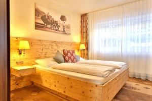 Ein Bett oder Betten in einem Zimmer der Unterkunft Seehotel Hartung & Ferienappartements