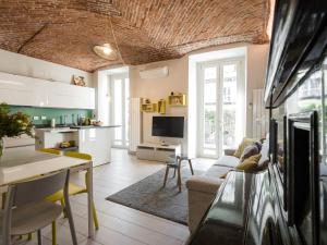 a living room with a couch and a table at Torino Centro Corso Matteotti in Turin