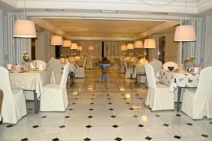 Restauracja lub miejsce do jedzenia w obiekcie Ares Hotel