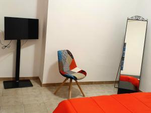 Televízia a/alebo spoločenská miestnosť v ubytovaní Casa della Lettera