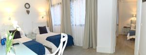 Łóżko lub łóżka w pokoju w obiekcie Ares Hotel