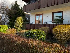 a house with bushes in front of it at SWEET APP AM SEE in Pönitz am See