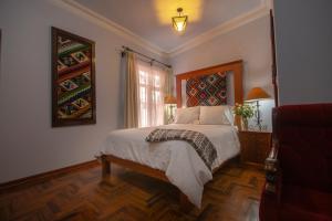 a bedroom with a bed and a window at Casa Arequipa in Arequipa