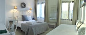 Łóżko lub łóżka w pokoju w obiekcie Ares Hotel