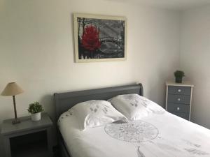 Postel nebo postele na pokoji v ubytování Gite classé 3 étoiles pour 2