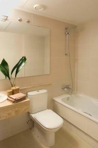 Phòng tắm tại Apartaments Terraza - Salatà Mar