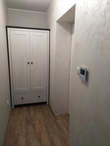 a room with a white door and a wooden floor at Apartament JOANNA in Sanok
