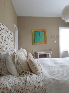 Postel nebo postele na pokoji v ubytování Escale Chambre d'hôtes Au coeur du vieux Profondeville entre Namur et Dinant