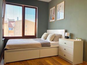 A bed or beds in a room at Dune Apartment Nessebar