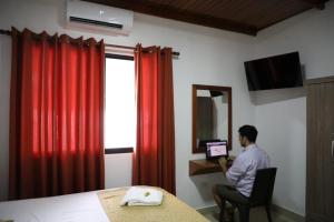 TV a/nebo společenská místnost v ubytování Hostal Macambo