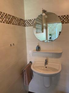 a bathroom with a sink and a mirror at Twisterhof, appartement Anna, in Sustrum