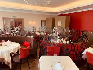 Posezení v ubytování Logis Hôtel Restaurant de la Paix