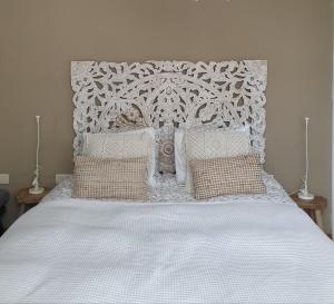 Postel nebo postele na pokoji v ubytování Escale Chambre d'hôtes Au coeur du vieux Profondeville entre Namur et Dinant