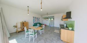 a kitchen and living room with a table and chairs at Fior di Sicilia Loft in Marzamemi