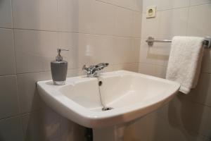 Ванна кімната в Bonsai Apartment II