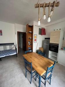 Nhà bếp/bếp nhỏ tại Vittoria Paradise it Castelsardo Sardegna