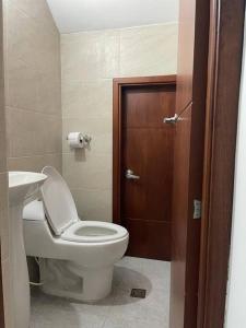 a bathroom with a toilet and a sink at Casa Vacacional Villanueva in Villanueva