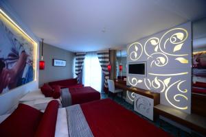 a hotel room with a bed and a tv at Vikingen Infinity Resort & Spa in Avsallar