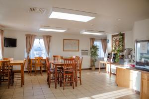 a dining room with a table and chairs at Haysville Express Inn in Haysville