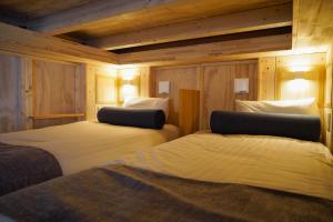 Ліжко або ліжка в номері JR Mobile Inn Sapporo kotoni