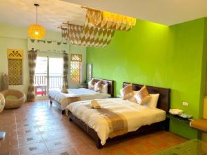 Katil atau katil-katil dalam bilik di Hana B&B