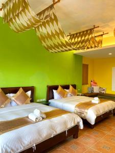 Katil atau katil-katil dalam bilik di Hana B&B