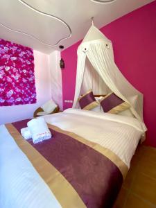 Katil atau katil-katil dalam bilik di Hana B&B