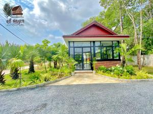 Zahrada ubytování Lodge Moni Essara Kampot