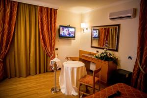 TV a/nebo společenská místnost v ubytování Hotel Ares