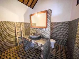 Gallery image of Enak Bungalow in Amed