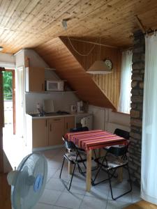 Kuchyň nebo kuchyňský kout v ubytování Sirály Apartman