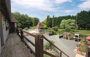 Un jardín fuera de Cozy Home In Savigvac-Lédrier With Wifi 8 fotos más